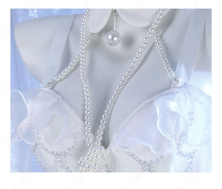 襟部分の精細な装飾のアップ画像。