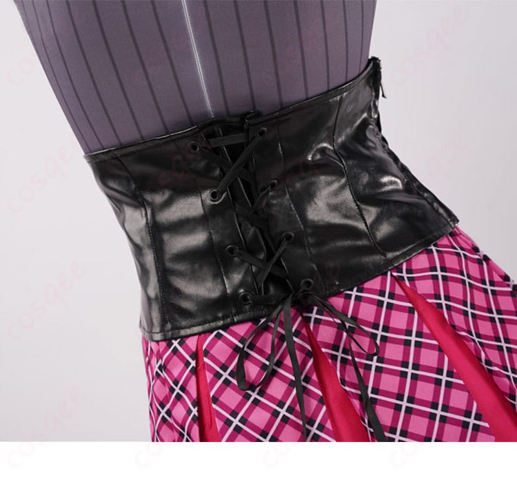 背中部分の装飾と仕上げ、全体的な美しいデザインを確認できます。