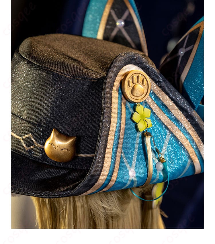 帽子側面装飾の詳細 - コスプレ衣装に合わせた帽子の側面装飾を強調した画像。