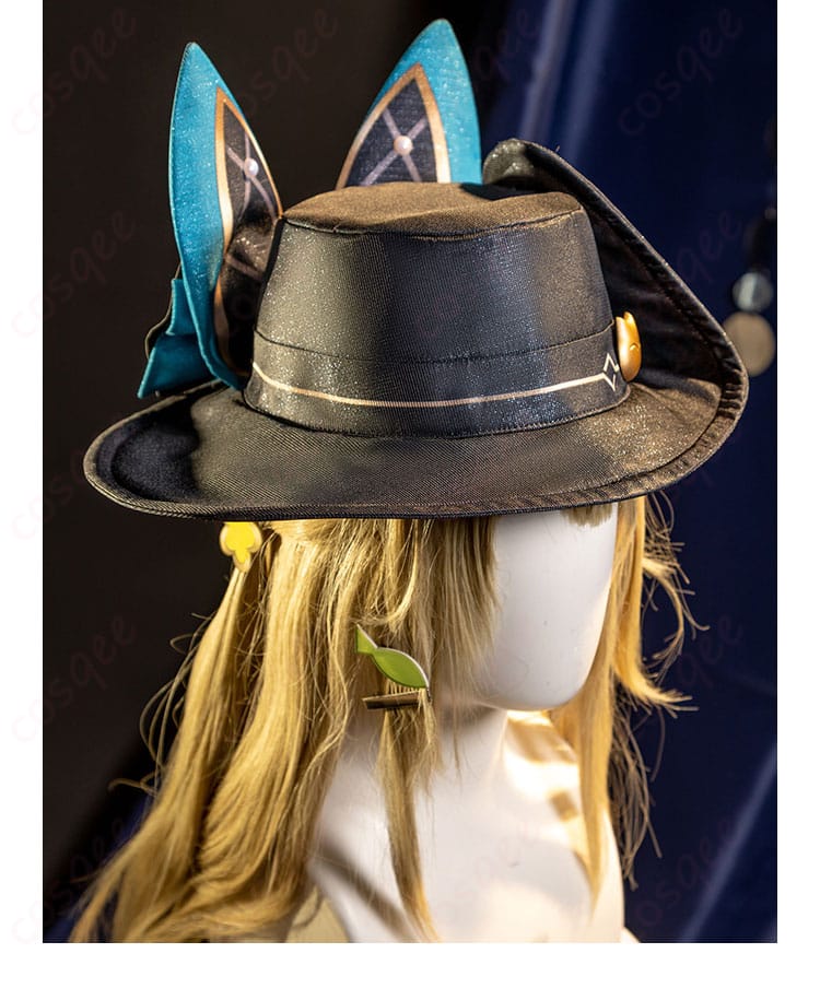 アクセサリーハットの詳細 - 衣装に合わせた帽子の装飾部分の画像。