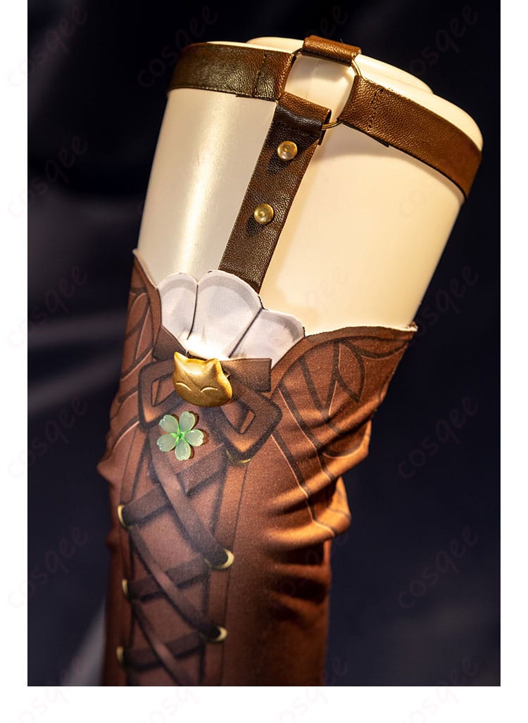 靴装飾の詳細 - コスプレ衣装に合わせた靴の装飾の詳細画像、デザインのこだわり。