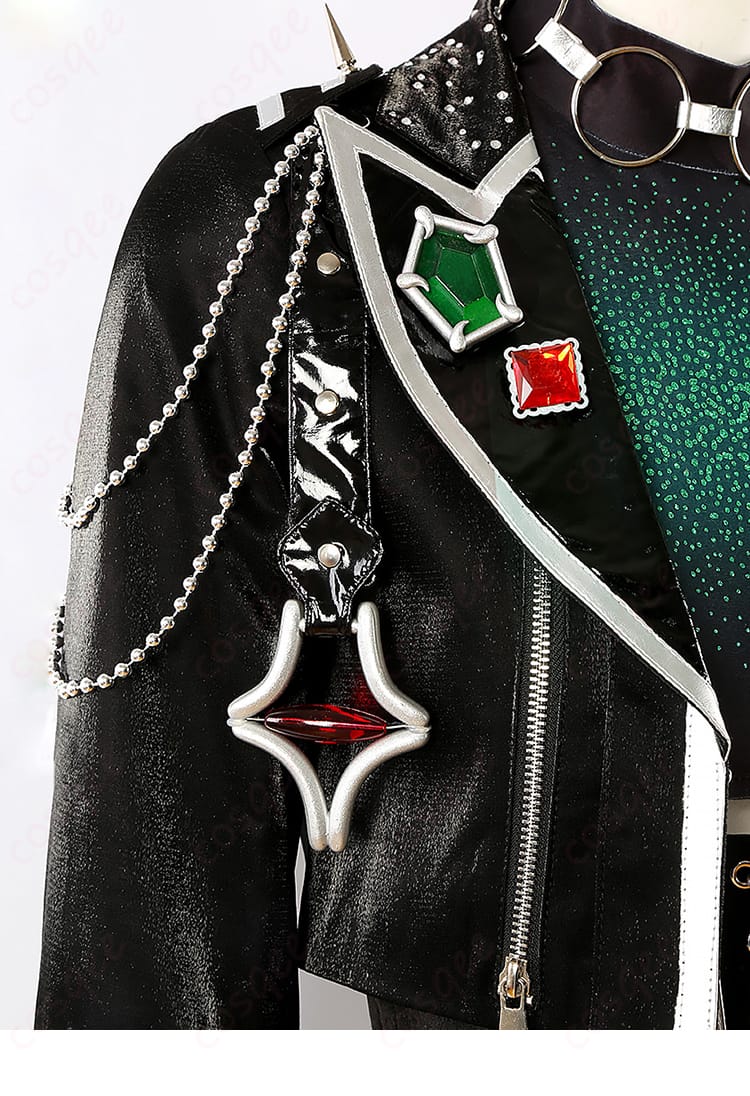 逆先夏目 コスプレ衣装の肩袖部分の装飾の詳細画像。衣装のディテールにこだわり、よりリアルにキャラクターを再現しています。