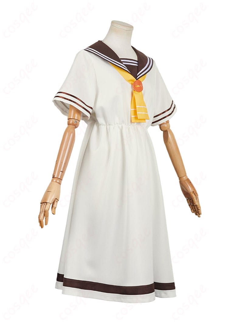 温水佳樹コスプレ衣装の右側の視点。細部まで忠実に再現された衣装の特徴がわかります。