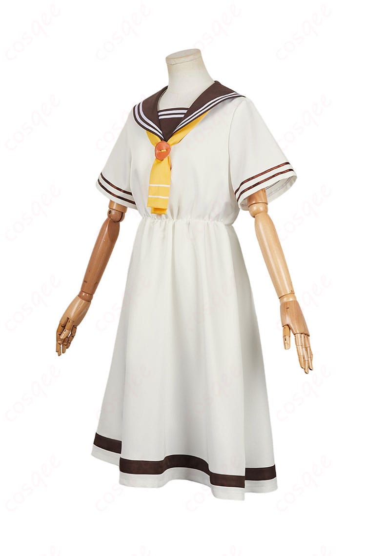 温水佳樹のコスプレ衣装の左側から見た全体像。衣装のシルエットとディテールが美しく表現されています。