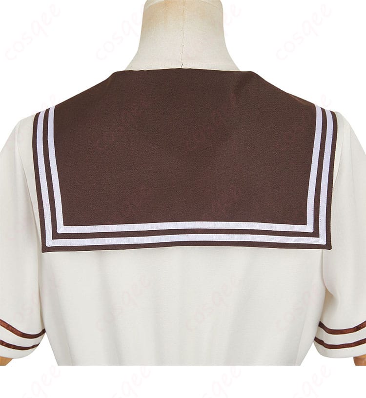 温水佳樹コスプレ衣装の肩にかかる披肩部分の装飾。スタイリッシュなデザインが魅力的です。