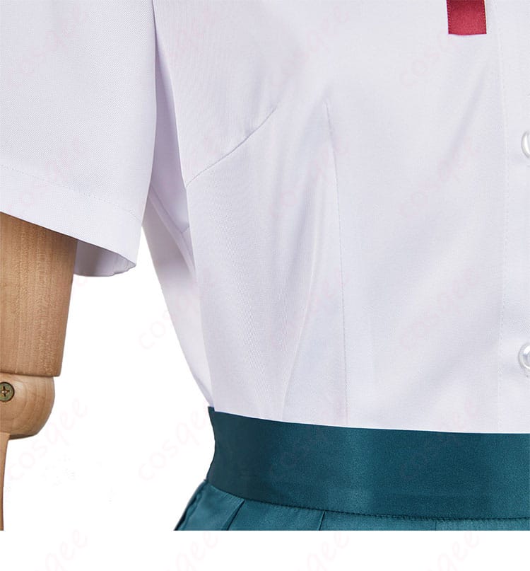 衣襟の装飾に焦点を当てた画像。上品で繊細なデザインが魅力的です。