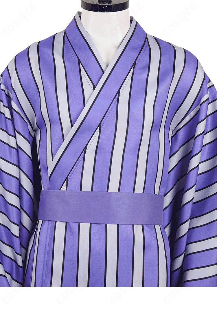 浴衣の衣襟部分の装飾デザイン。精緻な刺繍と装飾が特徴的。