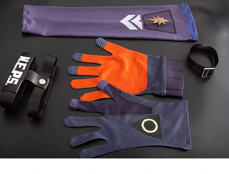 ゼンレスゾーンゼロ セス・ローウェル コスプレ衣装の手袋と手襪の装飾。手元のディテールに注目。