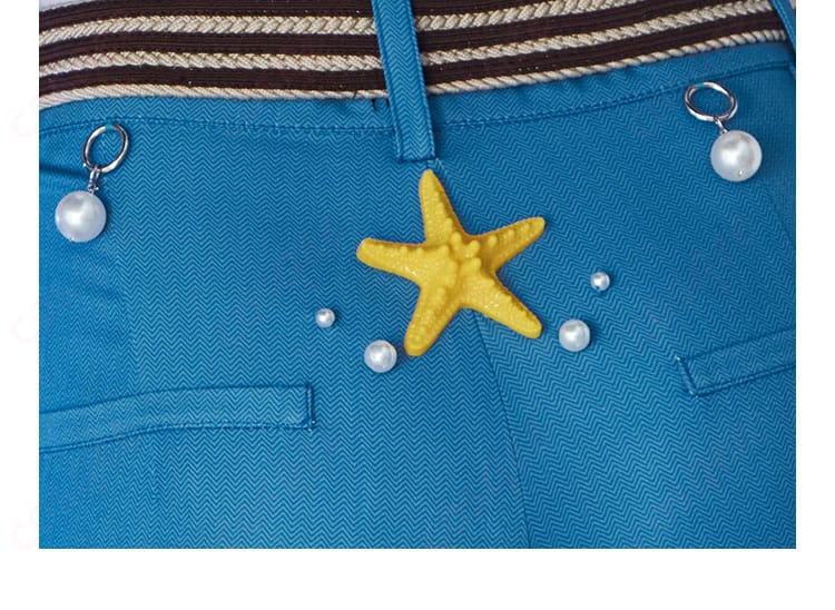 パンツ背面装飾のディテール。コスプレ衣装のパンツ部分の背面装飾が映る画像。