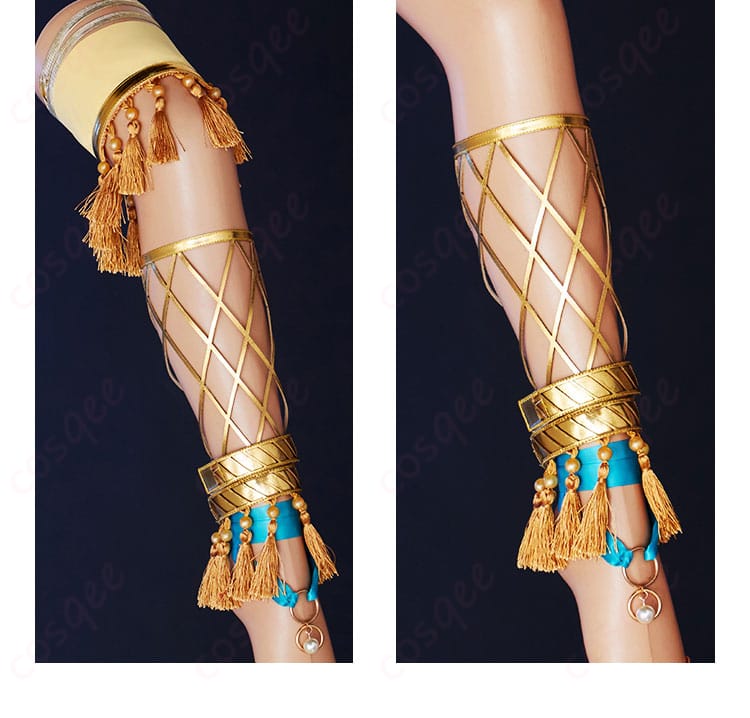 脚部の装飾の詳細。コスプレ衣装の脚部に施された装飾が鮮明に写った画像です。