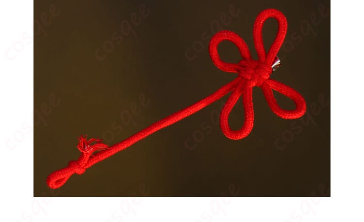 山城恋 コスプレ衣装の赤いアクセサリーのディテール。ファッションに華やかさを加えています。