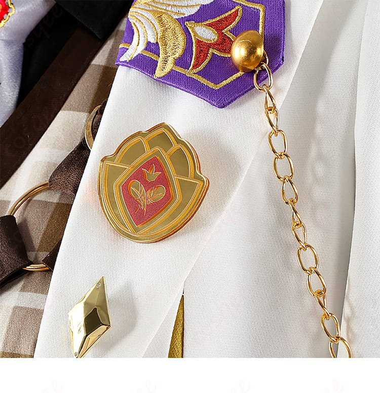 あんさんぶるスターズ!! 羽風薫 コスプレ衣装の前胸装飾細部。胸元のバッジと刺繍がキャラクターの特徴を引き立てています。