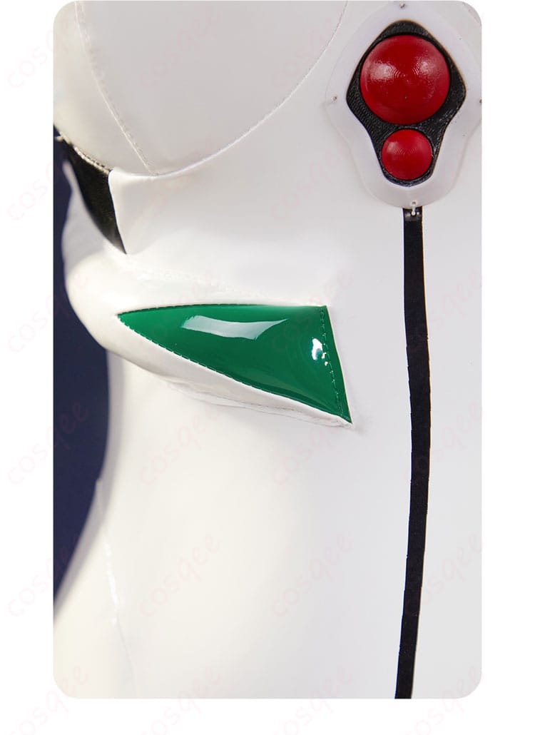 前胸の装飾ディテール画像 - 前胸部分の細かな装飾デザインを捉えた画像です。コスプレ衣装の精細な仕上がりをお楽しみください。