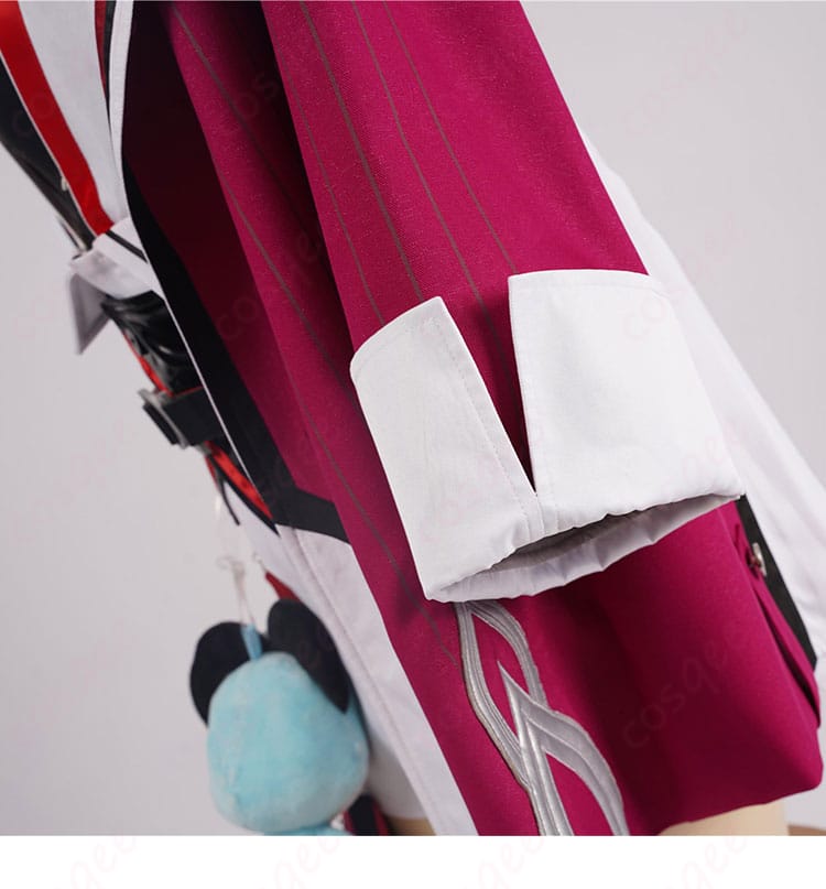 袖口部分の装飾細部。コスプレ衣装の袖口デザインを確認できます。