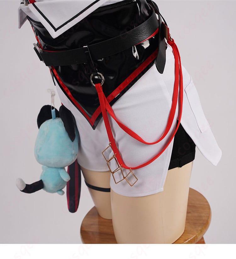 腰の側面装飾の細部。コスプレ衣装の腰の側面デザインの細部を展示。