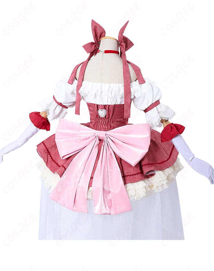 ドレスの背面デザインを強調した画像。蝶結び装飾が美しく、ディテールにこだわった作り。