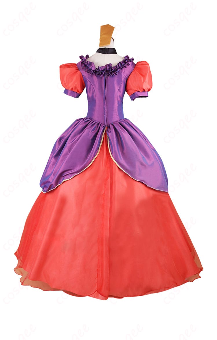 アナスタシア・トレメイン コスプレ衣装の背面図。豪華なデザインが後ろにも広がり、全体の美しさが際立つ。シンデレラコスプレ衣装。