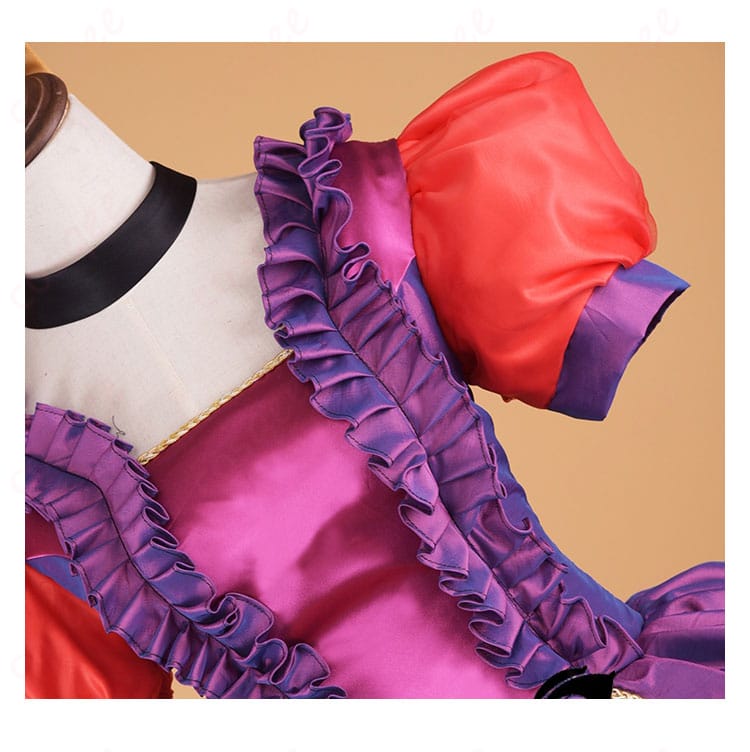 アナスタシア・トレメイン コスプレ衣装の肩装飾詳細。ディズニー映画キャラクターらしいエレガントな装飾。コスプレ衣装、シンデレラ。