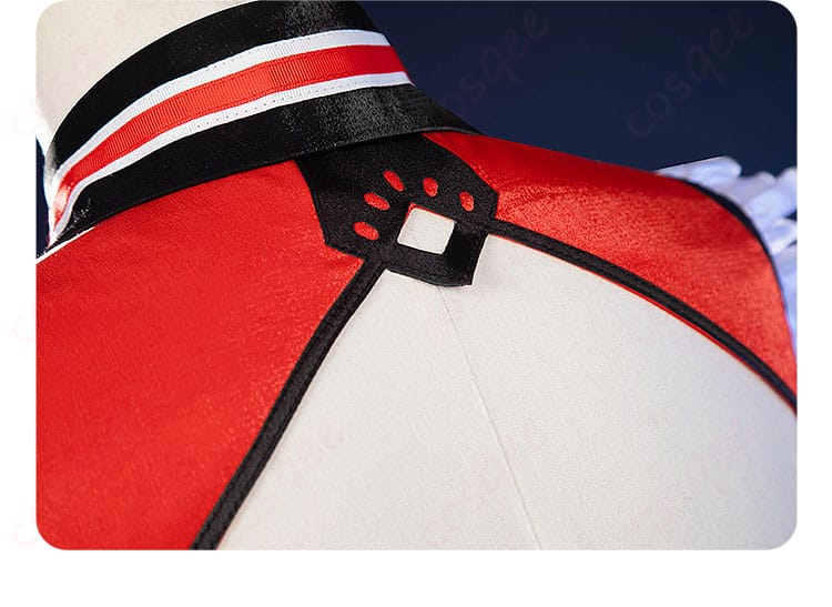 背面襟の精緻な刺繍と装飾