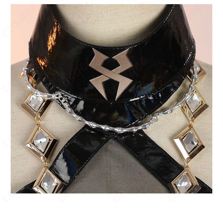 シロネン コスプレ衣装の美しい領口装飾のアップ。細かな刺繍やデザインが特徴です。