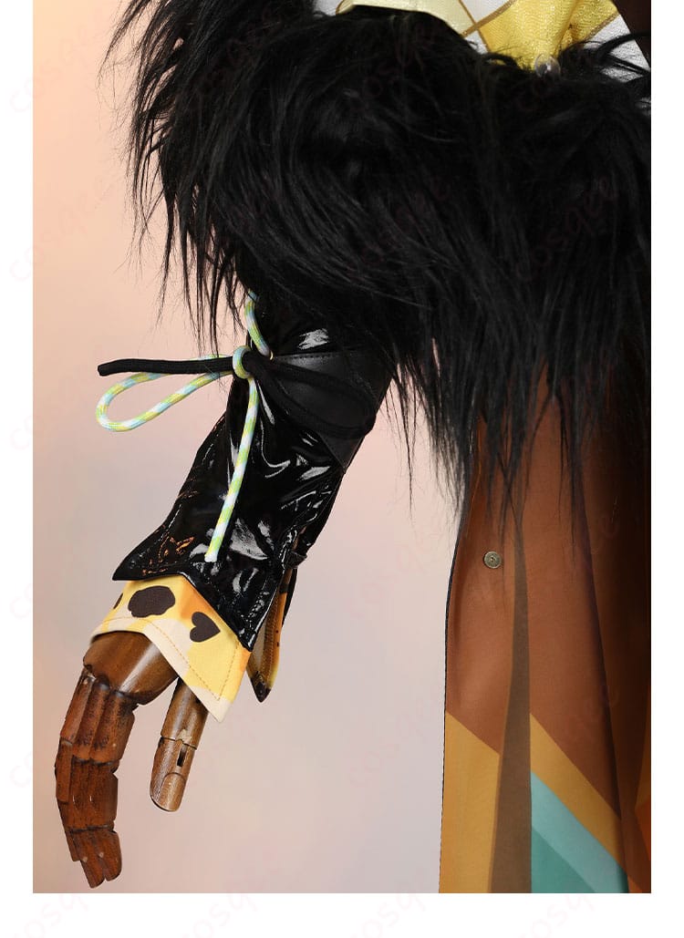 シロネン コスプレ衣装の右手の装飾。手首部分の華やかなデザイン。