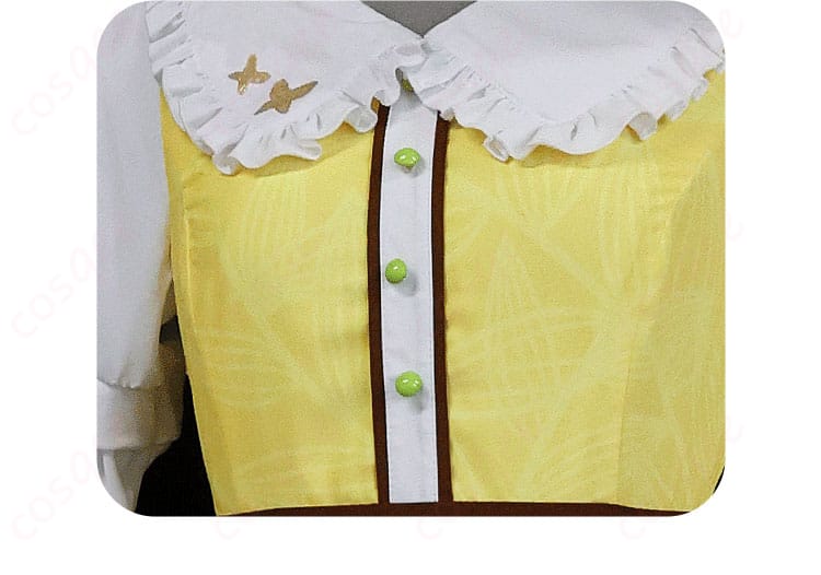 コスプレ衣装の衣襟にあるボタン装飾の詳細。繊細なディテールと丁寧な仕上げが際立つ。