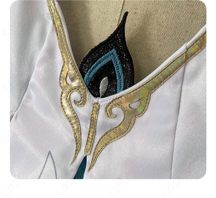 雲璃 コスプレ衣装の腹部装飾。細かな装飾が魅力的に表現されています。