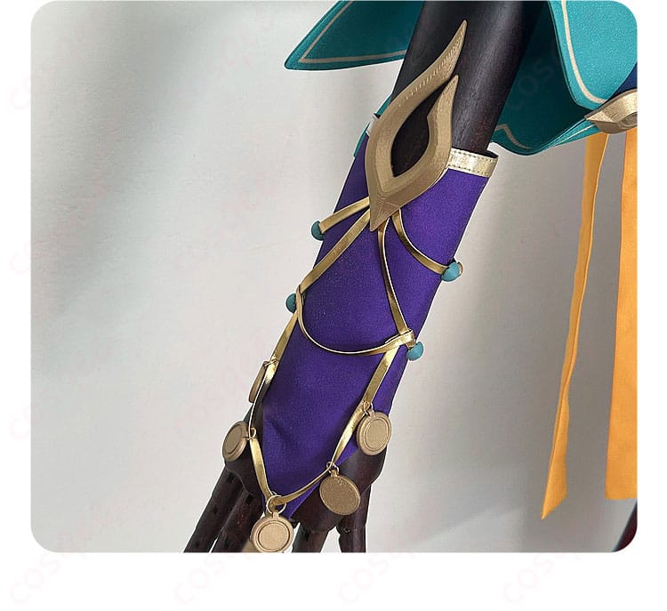 雲璃 コスプレ衣装の腕飾りと手袋のデザインの詳細。豪華な装飾が特徴。