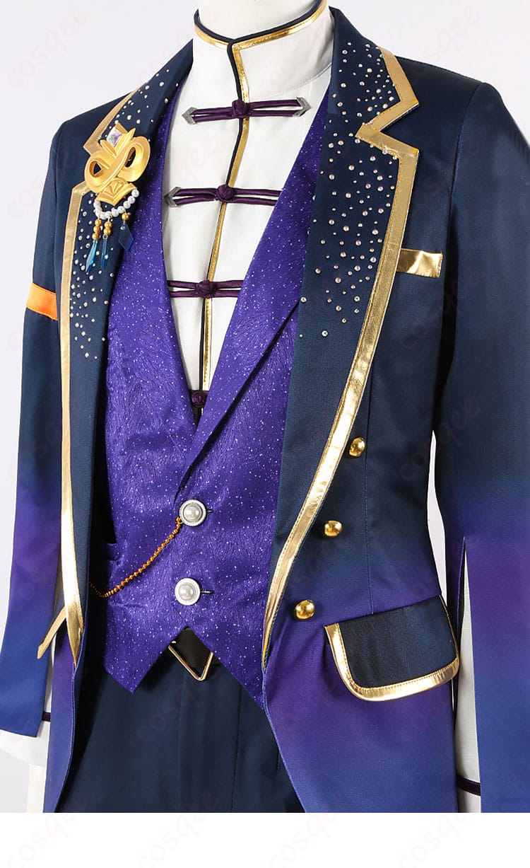 あんスタ 逆先夏目 コスプレ衣装 服装装飾細部。胸飾りやアクセサリーが、キャラクターの特徴を引き立てます。