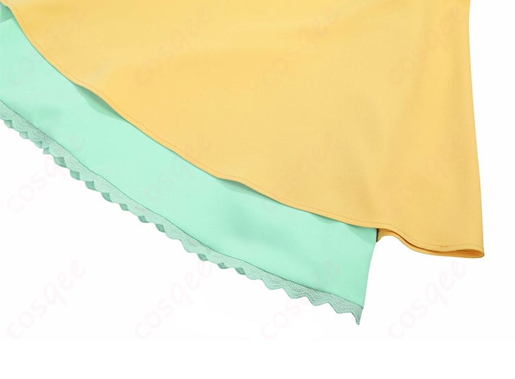 大道寺知世の私服コスプレ衣装の衣裾のディテール。美しい装飾が施されています。