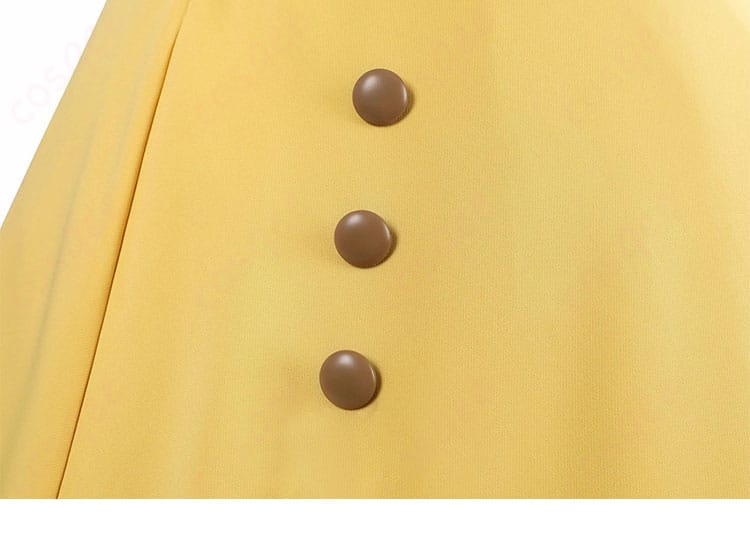 大道寺知世コスプレ衣装の衣服のボタン部分。しっかりとした作りで、アクセントになっています。