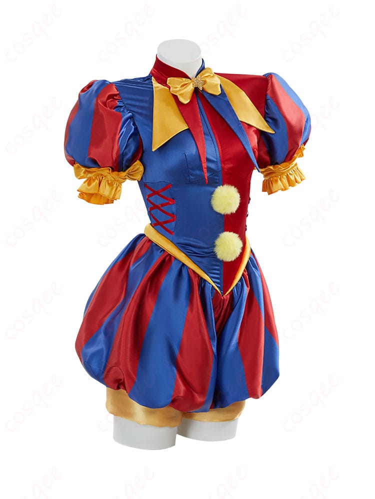 ポムニのコスプレ衣装の側面ビュー。衣装の美しいラインと詳細な作りを強調。完璧なコスプレ体験を提供します。