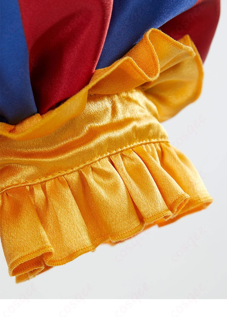 袖口の装飾部分をクローズアップ。精緻なディテールが目を引きます。ポムニの衣装の魅力を引き立てます。