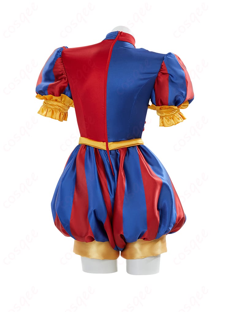 ポムニのコスプレ衣装の背面ビュー。背面のデザインと仕上がりのクオリティをしっかりチェックできます。