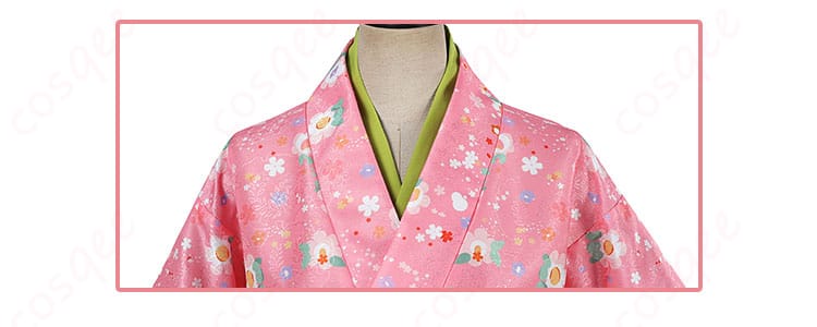 領口の装飾ディテール、甘露寺蜜璃のコスプレ衣装。エレガントなデザインで、リアルな再現が魅力。