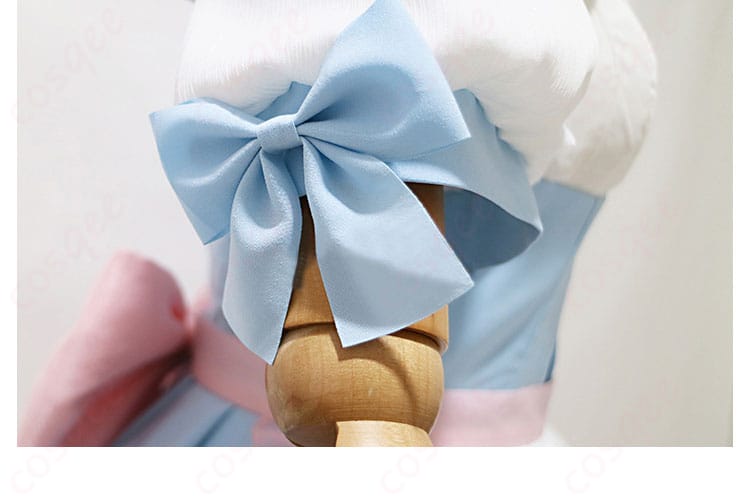 袖口の装飾詳細、レムのメイド衣装の特徴的なデザイン。