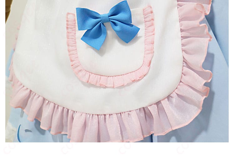 エプロンの装飾詳細、レムのコスプレ衣装の特徴的な要素。