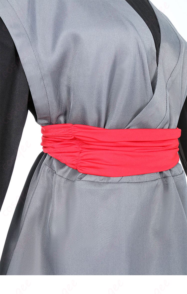 服の側面装飾のディテール。ゴクウブラックのコスプレ衣装の完璧な仕上がり。