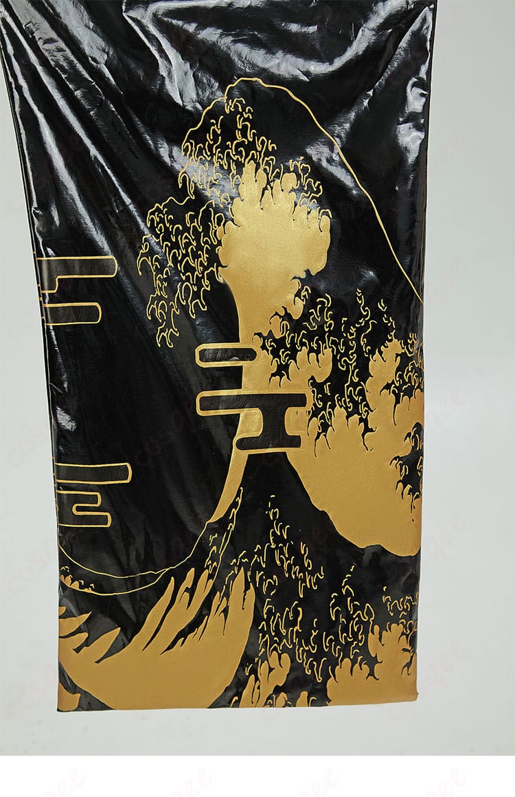 ブラックラビット コスプレ衣装の左袖の装飾細部。細部までこだわったデザインです。