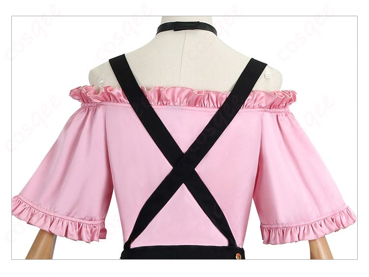 服装背面装飾細節図。衣装背面の装飾やディテールがアップで写された画像。