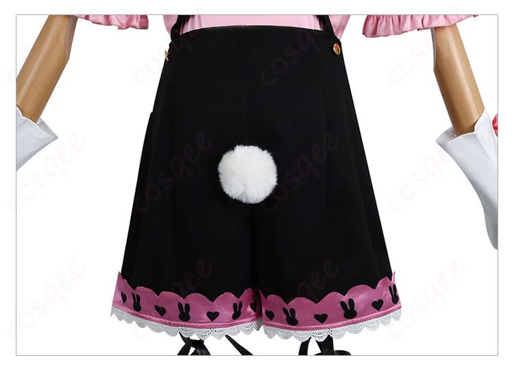 パンツ背面装飾細節図。パンツの背面部分に施された装飾やデザインがアップで見える画像。