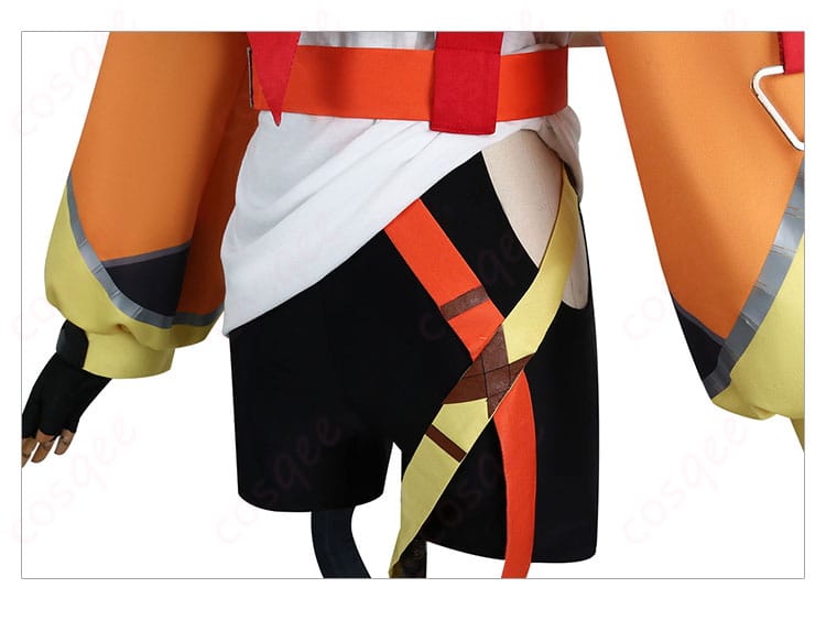 ジジ・ムリンのコスプレ衣装の腿部装飾のディテール