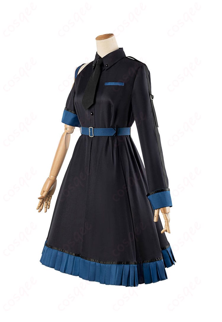 商品側面から見た白線コスプレ衣装。衣装のフィット感やデザインの美しさを確認できます。